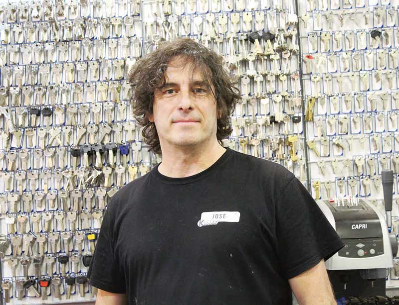 Reparaciones Santander. Pasión por el trabajo artesanal bien hecho como maestros zapateros y cerrajeros