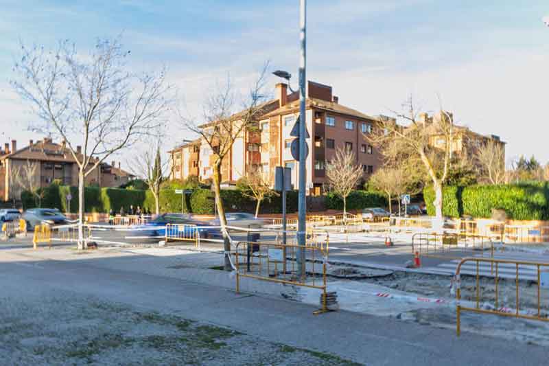 Obras de mejora en la intersección entre las calles Ramón y Cajal e Isaac Peral, y la M-50